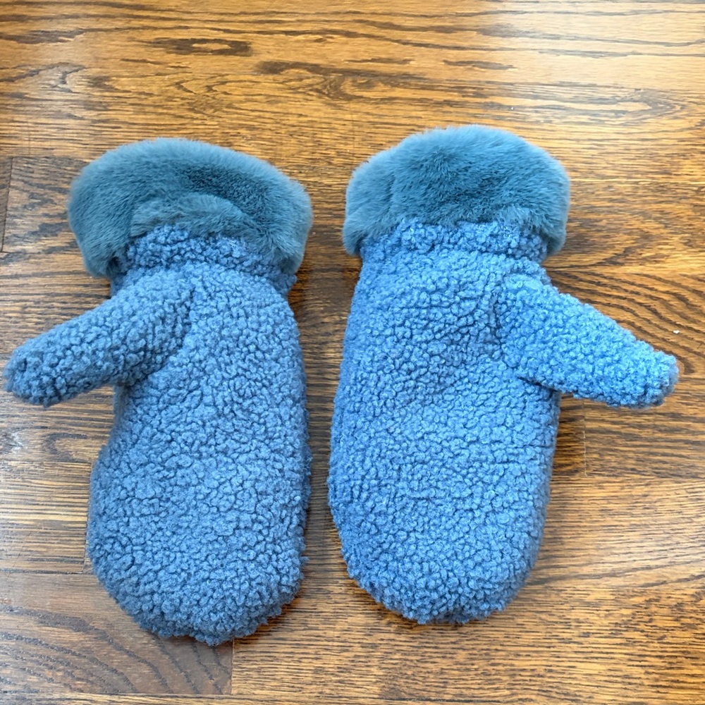 Blue faux Shearling Mittens - Picture 3 of 6